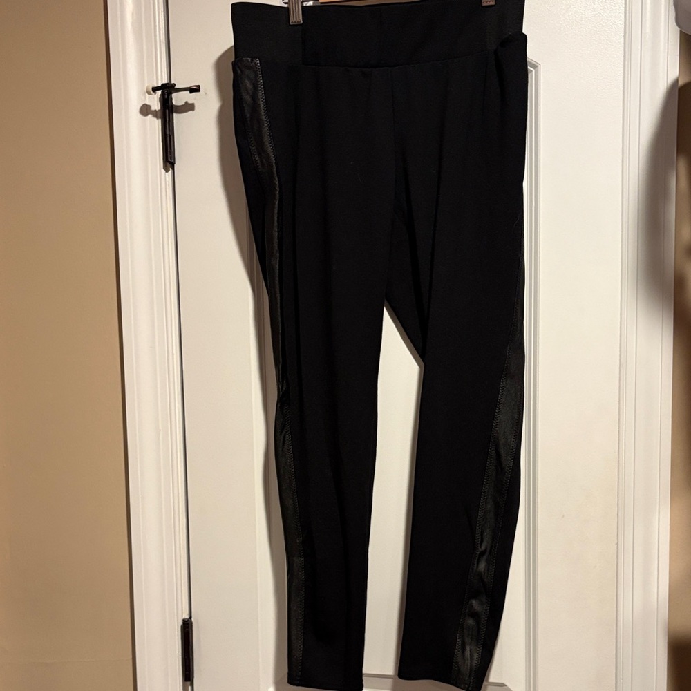 ✨ Leather Trim Leggings ✨